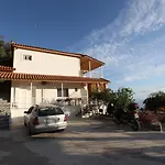 Riza Veliu Ξενοδοχείο με διαμερίσματα 3*