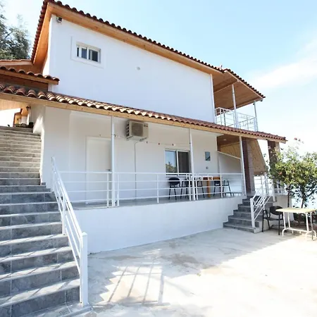 Riza Veliu Aparthotel 4*