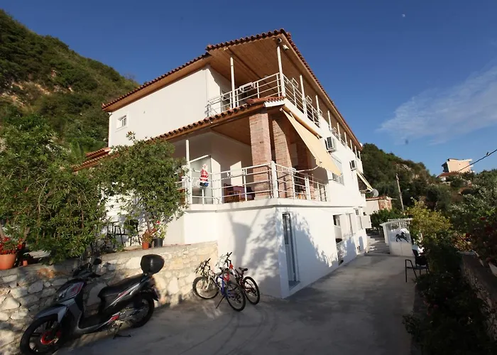 Ξενοδοχείο με διαμερίσματα Riza Veliu 3*