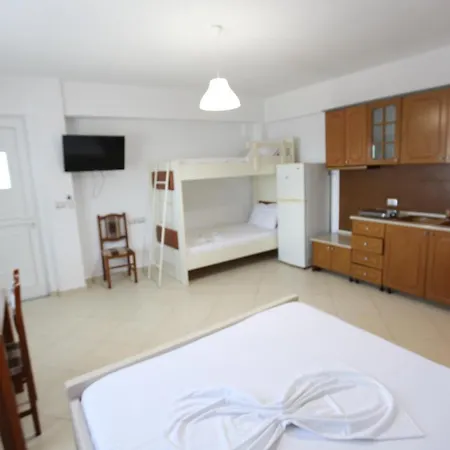Riza Veliu Aparthotel Piqeras