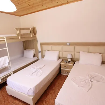 Riza Veliu Aparthotel 3*