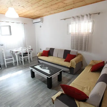 Riza Veliu Aparthotel Piqeras