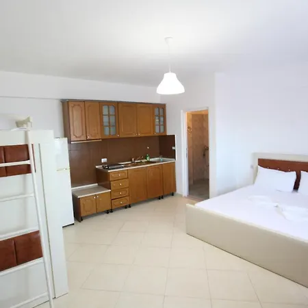 Riza Veliu Aparthotel Piqeras