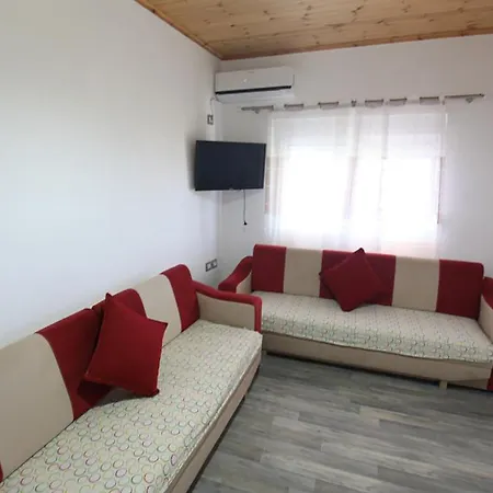 Riza Veliu Aparthotel