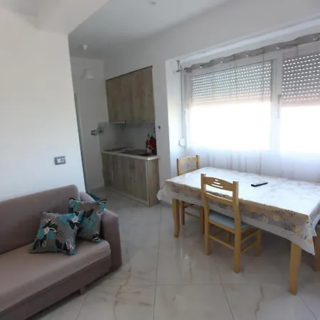 شقة فندقية Riza Veliu 4*