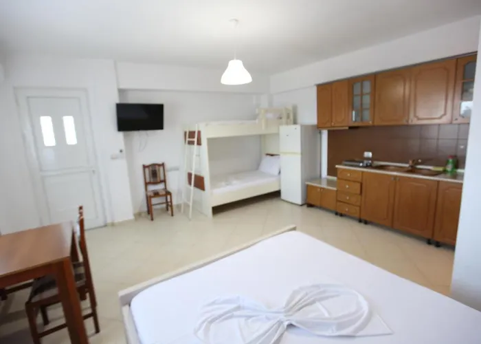 Riza Veliu Aparthotel Piqeras