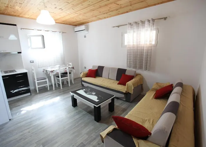 Riza Veliu Aparthotel Piqeras