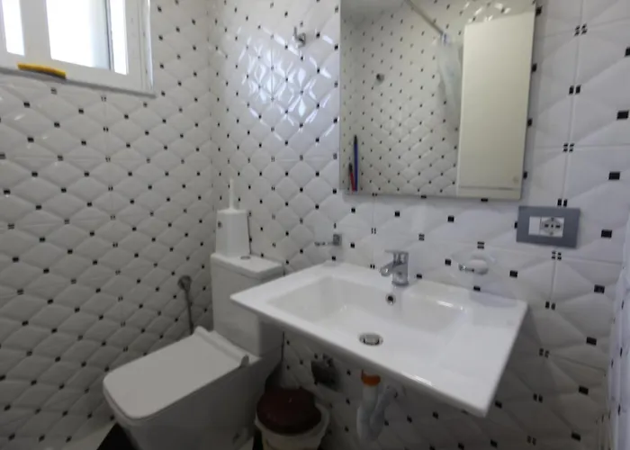 Riza Veliu Aparthotel Piqeras